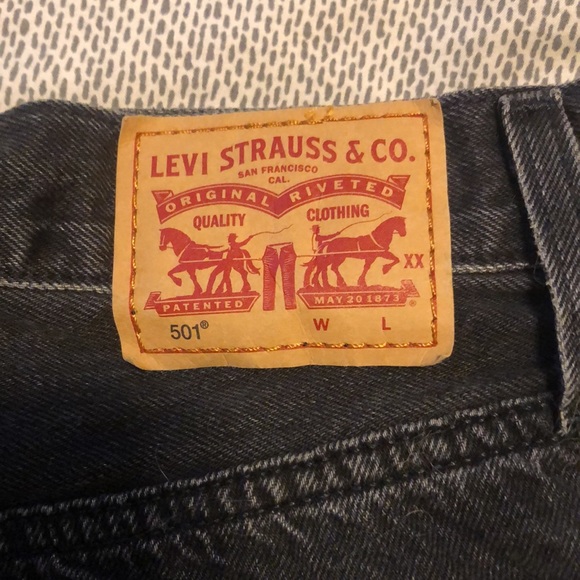 Levi’s 501 Shorts - Picture 3 of 4